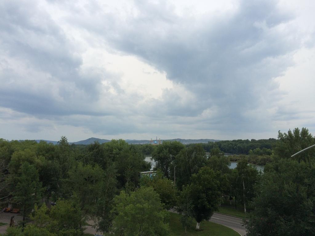 Apartlux On Slavskogo 26 View River Ustʼ-Kamenogorsk المظهر الخارجي الصورة